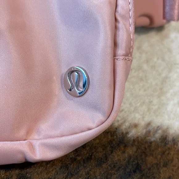 Pink pastel lululemon belt bag - Picture 2 of 4